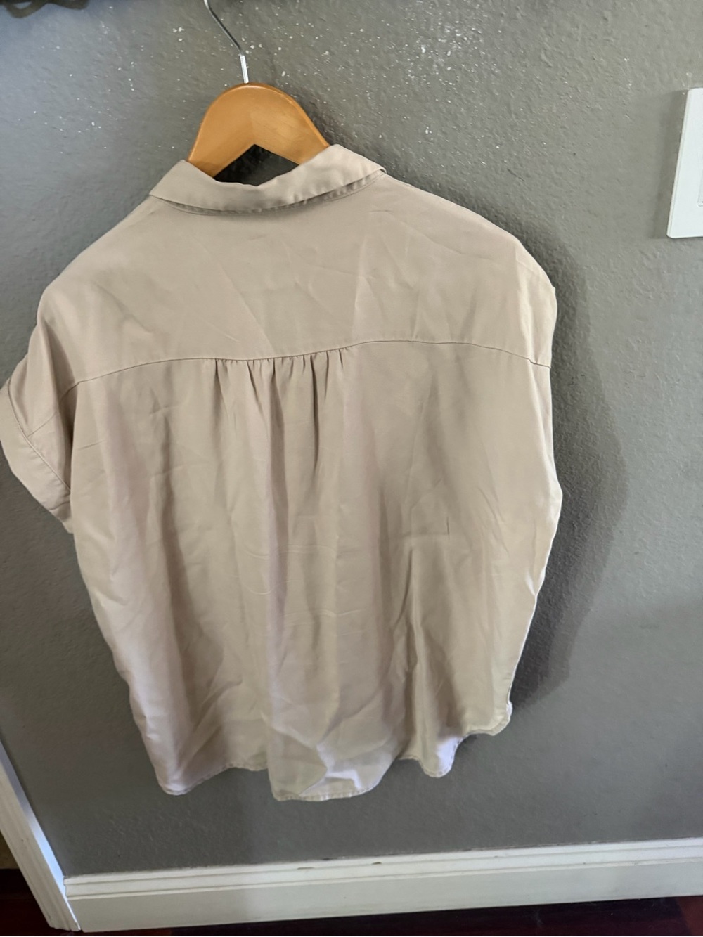 Quince Women's 100% tencel lyocell Short Sleeve Button-Up Shirt in Medium Beige - Picture 2 of 4